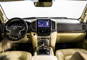 Подержанный автомобиль Toyota Land Cruiser Suv 2016 года (11 фото)