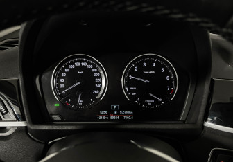 Подержанный автомобиль BMW X1 2019 года (13 фото)