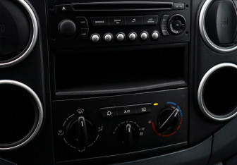 Подержанный автомобиль Citroen Berlingo 2010 года (13 фото)