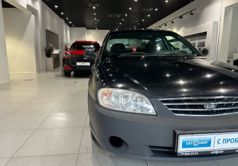 Подержанный автомобиль Kia Spectra Sedan 2008 года (8 фото)