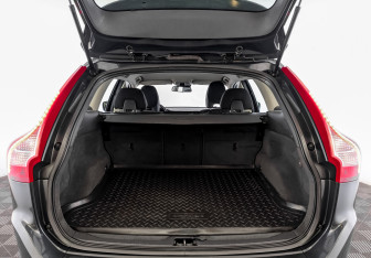 Подержанный автомобиль Volvo XC60 2012 года (10 фото)