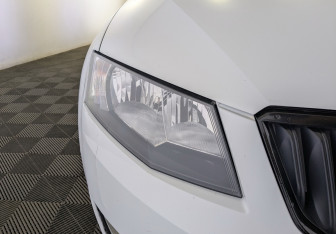 Подержанный автомобиль Skoda Octavia Liftback 2016 года (17 фото)