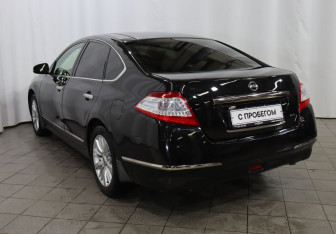 Подержанный автомобиль Nissan Teana 2012 года (6 фото)