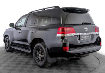 Подержанный автомобиль Toyota Land Cruiser Suv 2016 года (7 фото)