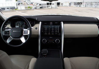 Подержанный автомобиль Land Rover Discovery 2021 года (11 фото)