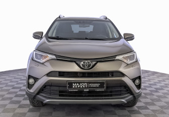 Подержанный автомобиль Toyota RAV4 2016 года (2 фото)