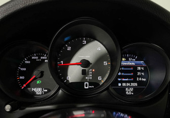 Подержанный автомобиль Porsche Macan 2016 года (11 фото)