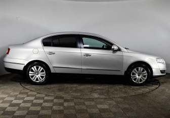 Подержанный автомобиль Volkswagen Passat Sedan 2009 года (3 фото)