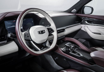Подержанный автомобиль Geely Monjaro 2023 года (14 фото)