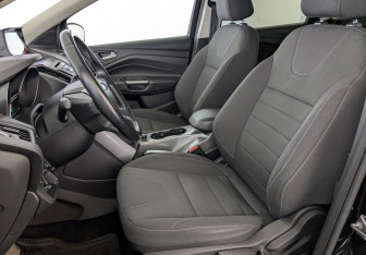 Подержанный автомобиль Ford Kuga 2015 года (20 фото)