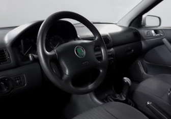 Подержанный автомобиль Skoda Octavia Wagon 2002 года (14 фото)