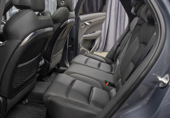 Подержанный автомобиль Geely Tugella 2023 года (10 фото)