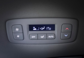 Подержанный автомобиль Kia Carnival 2023 года (15 фото)
