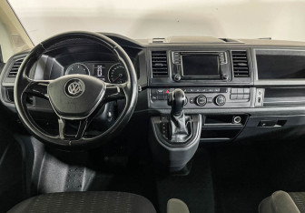 Подержанный автомобиль Volkswagen Caravelle 2017 года (12 фото)
