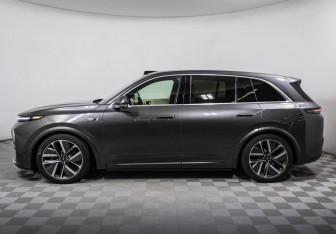 Подержанный автомобиль LiXiang L7 2023 года (8 фото)