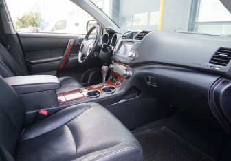 Подержанный автомобиль Toyota Highlander 2011 года (11 фото)