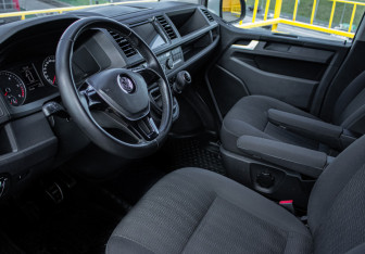 Подержанный автомобиль Volkswagen Caravelle 2018 года (14 фото)