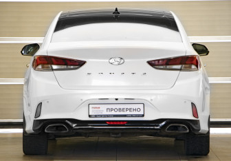 Подержанный автомобиль Hyundai Sonata 2017 года (5 фото)