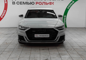 Подержанный автомобиль Audi A8 2021 года (2 фото)
