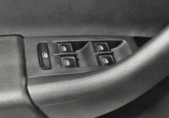 Подержанный автомобиль Skoda Rapid Liftback 2015 года (15 фото)