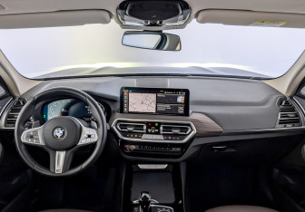 Подержанный автомобиль BMW X3 2024 года (14 фото)