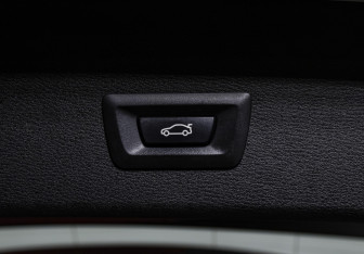 Подержанный автомобиль BMW X1 2015 года (18 фото)