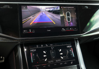 Подержанный автомобиль Audi SQ8 2022 года (21 фото)