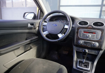 Подержанный автомобиль Ford Focus Hatchback 2007 года (12 фото)