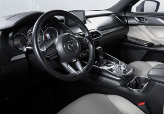 Подержанный автомобиль Mazda CX-9 2017 года (14 фото)