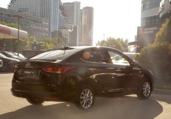 Подержанный автомобиль Hyundai Solaris Sedan 2021 года (4 фото)