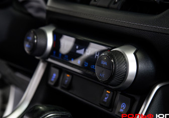 Подержанный автомобиль Toyota RAV4 2021 года (14 фото)