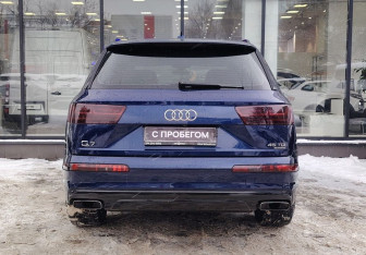 Подержанный автомобиль Audi Q7 2019 года (7 фото)