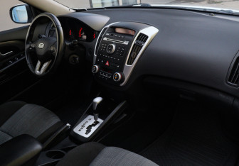 Подержанный автомобиль Kia Ceed Hatchback 2010 года (7 фото)
