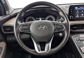 Подержанный автомобиль Hyundai Santa Fe 2022 года (22 фото)