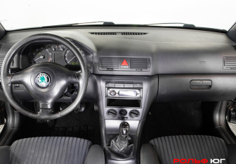 Подержанный автомобиль Skoda Octavia Liftback 2007 года (11 фото)