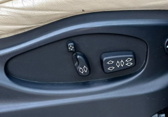 Подержанный автомобиль BMW X5 2005 года (23 фото)