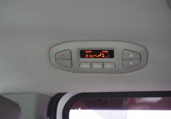 Подержанный автомобиль Kia Carnival 2018 года (17 фото)