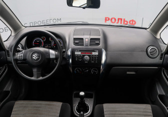 Подержанный автомобиль Suzuki SX4 Hatchback 2012 года (14 фото)