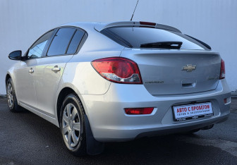 Подержанный автомобиль Chevrolet Cruze Hatchback 2012 года (7 фото)