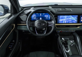 Подержанный автомобиль Geely Monjaro 2023 года (13 фото)