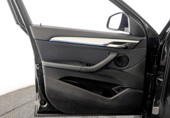 Подержанный автомобиль BMW X2 2020 года (19 фото)