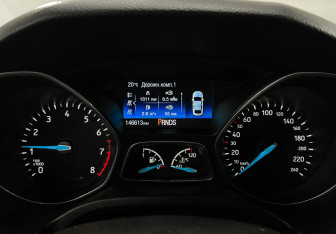 Подержанный автомобиль Ford Focus Hatchback 2018 года (18 фото)
