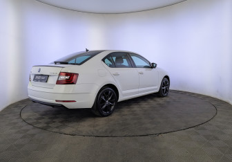 Подержанный автомобиль Skoda Octavia Liftback 2018 года (5 фото)