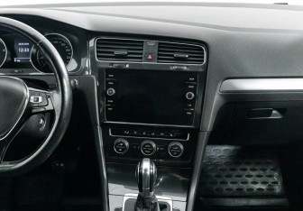 Подержанный автомобиль Volkswagen Golf Hatchback 2018 года (8 фото)