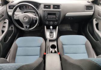 Подержанный автомобиль Volkswagen Jetta Sedan 2013 года (10 фото)