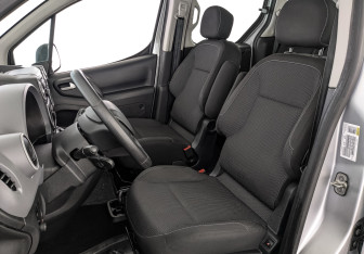 Подержанный автомобиль Peugeot Partner 2021 года (20 фото)