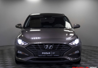 Подержанный автомобиль Hyundai i30 Hatchback 2022 года (20 фото)
