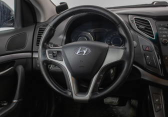 Подержанный автомобиль Hyundai i40 Sedan 2012 года (15 фото)