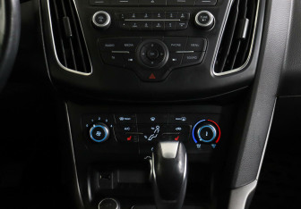 Подержанный автомобиль Ford Focus Hatchback 2017 года (11 фото)