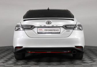 Подержанный автомобиль Toyota Camry Sedan 2020 года (6 фото)